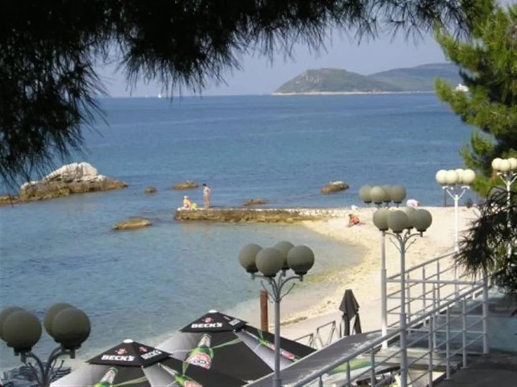 Apartment Happy Day Split