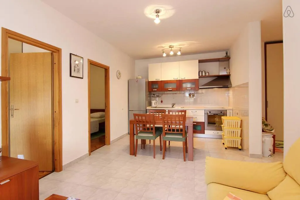 Apartment Happy Day Split
